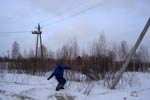 Через маломощные линии веревка перебрасывается.